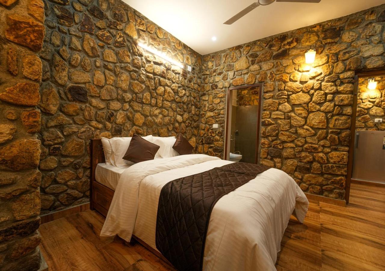 Tiyans Stone Castle Private Tea Villa Vagamon By Voye Homes Ngoại thất bức ảnh