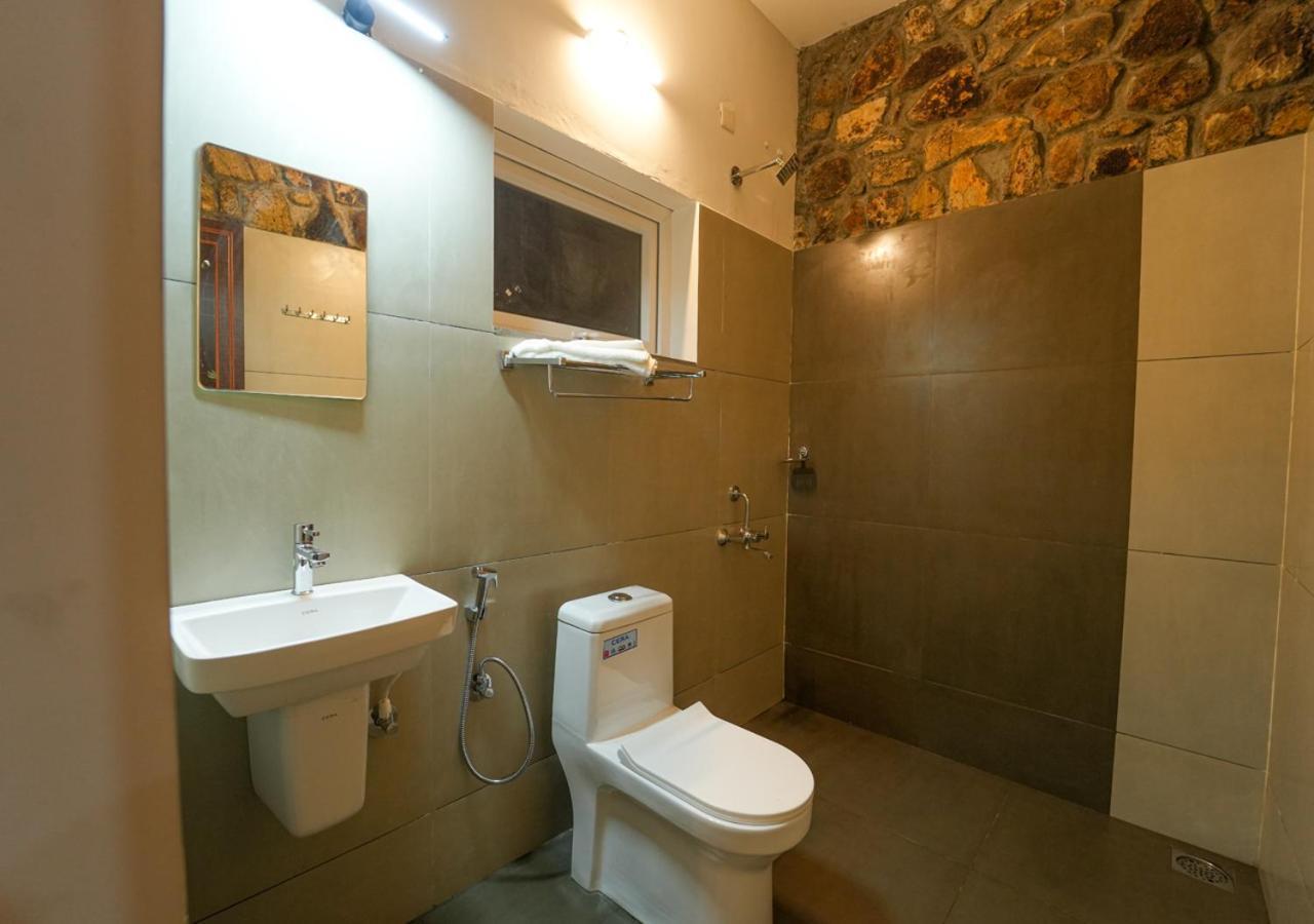 Tiyans Stone Castle Private Tea Villa Vagamon By Voye Homes Ngoại thất bức ảnh