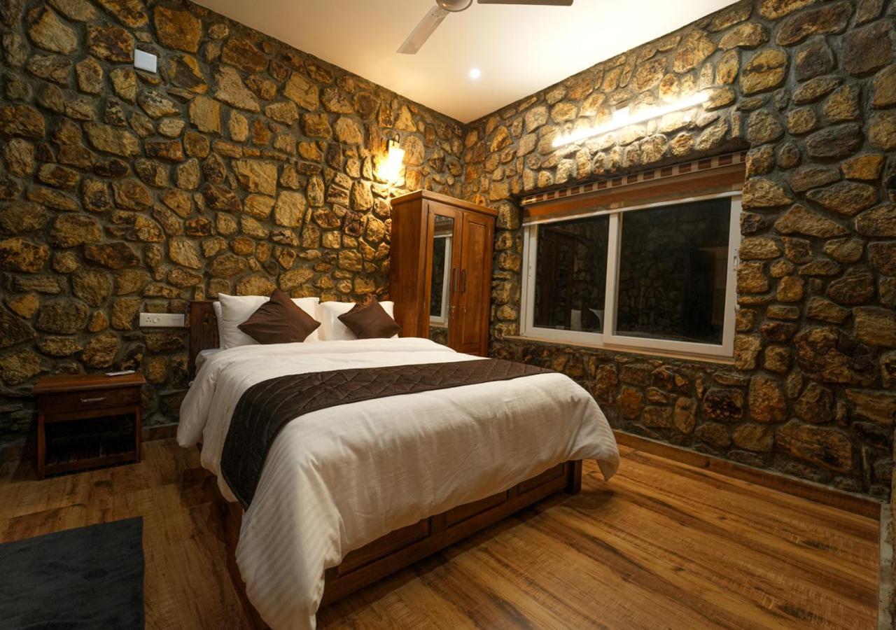 Tiyans Stone Castle Private Tea Villa Vagamon By Voye Homes Ngoại thất bức ảnh