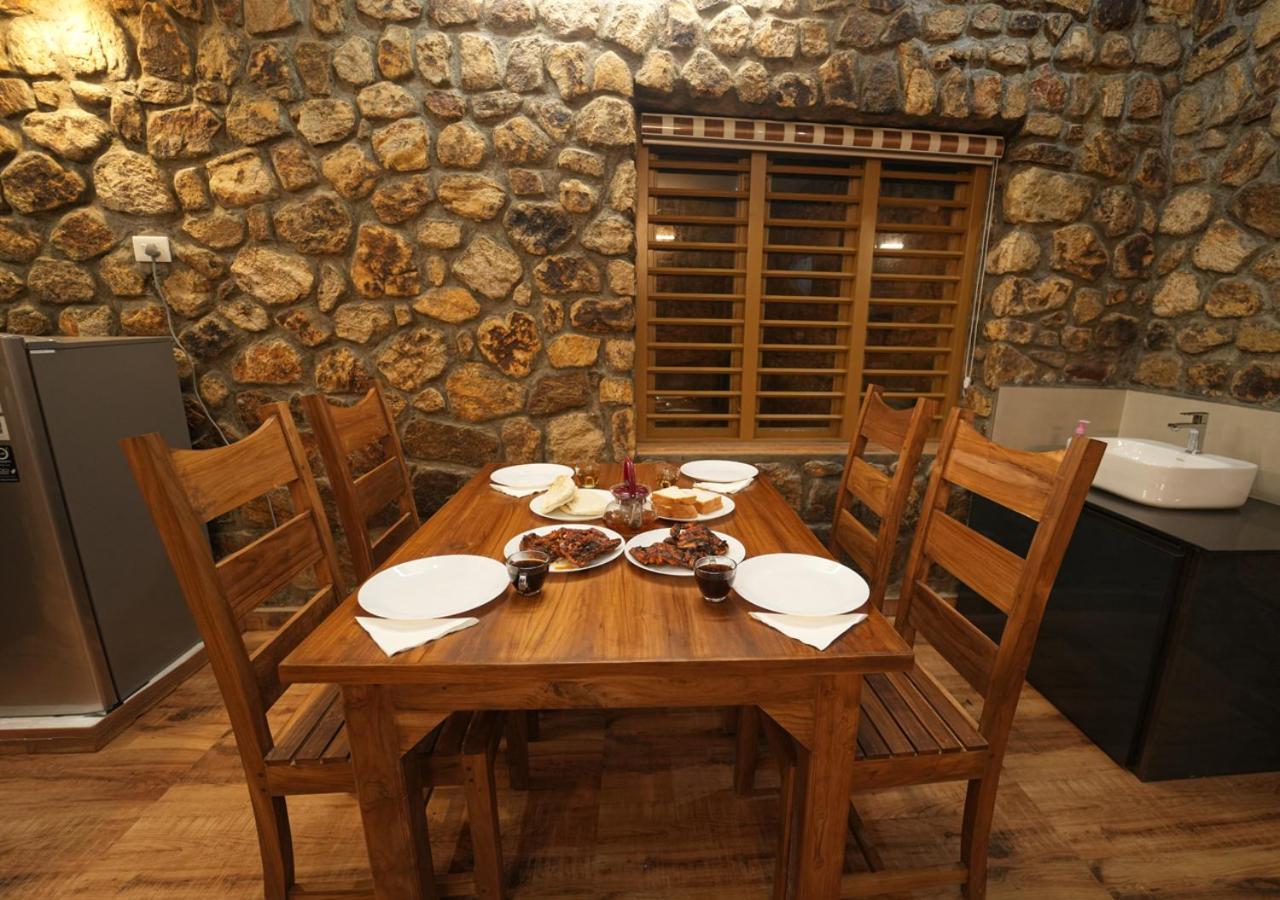 Tiyans Stone Castle Private Tea Villa Vagamon By Voye Homes Ngoại thất bức ảnh